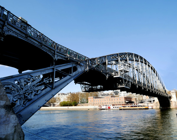 Le pont de fer	Serge