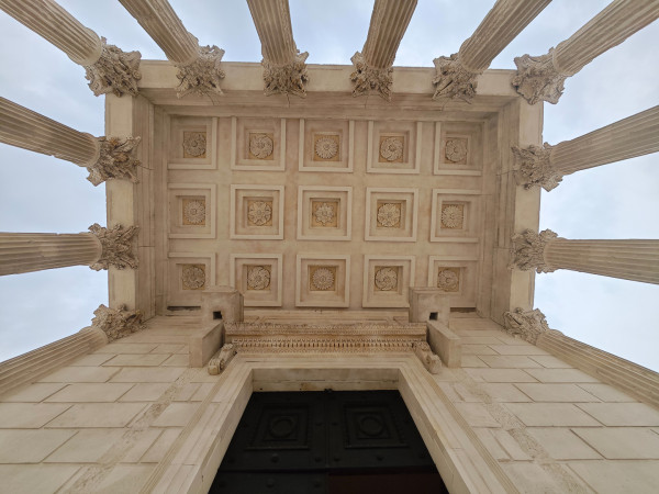 Maison carrée	Emmanuel